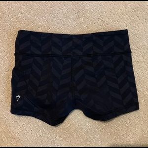 GSZ 10 Ivivva Boy Shorts Black Chevron